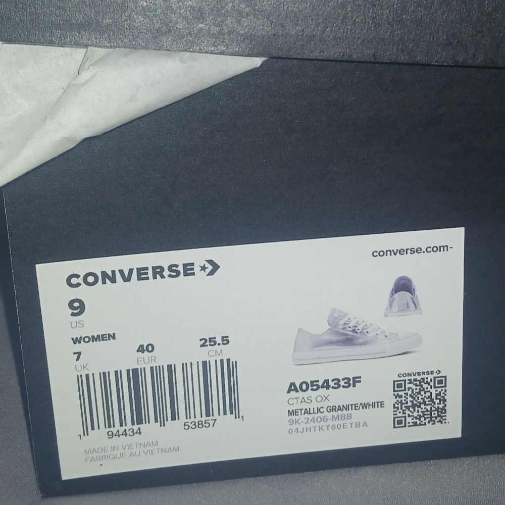☆ BRAND NEW, Never Worn, SZ 9 Womens Converse low tops ☆ - Picture 7 of 7